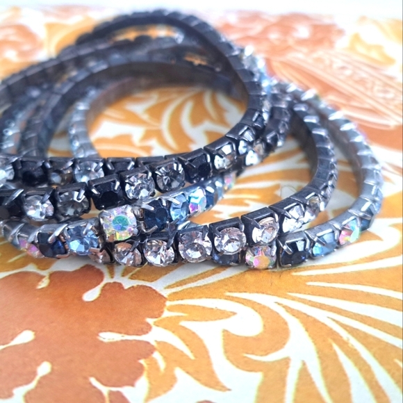 Set of 4 strechy hrinstones  bracelets - Picture 3 of 4